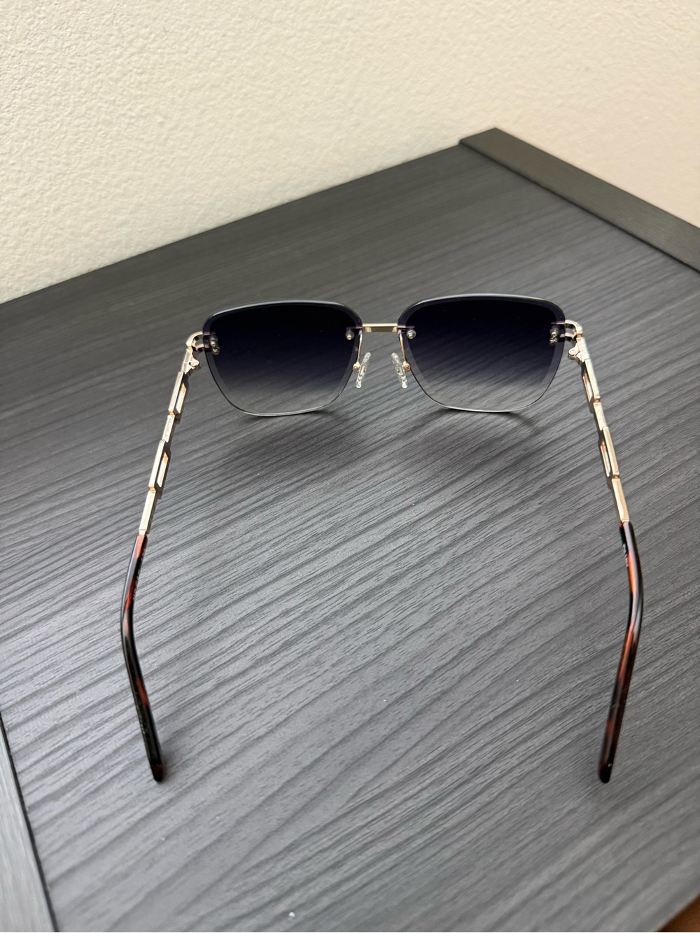 Quay Rimless Gradient Lens Sunglasses in Black and Gold - Picture 4 of 6